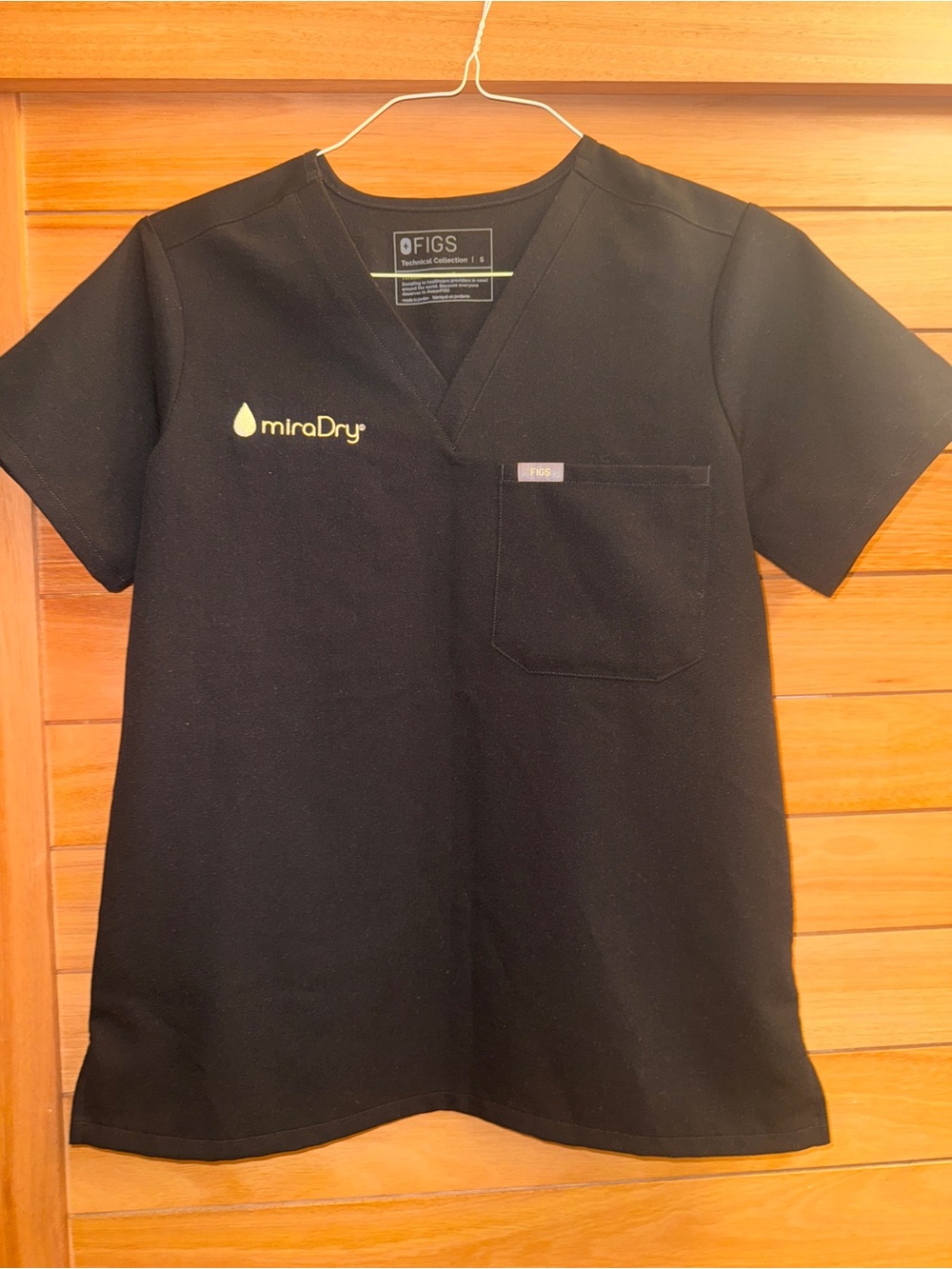 FIGS Black Caterina V-Neck ‘MiraDry’ scrub top S